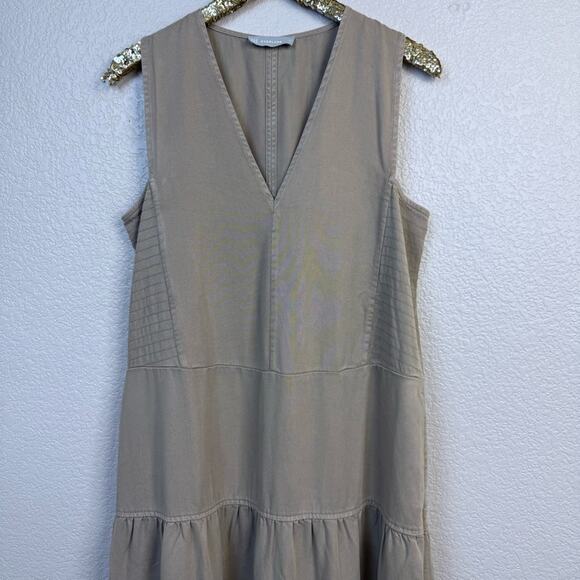 Everlane • The Tencel V-Neck Dress - Picture 4 of 13